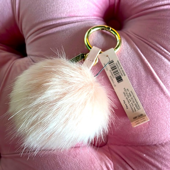Victoria Secret puff keychain - Picture 1 of 5
